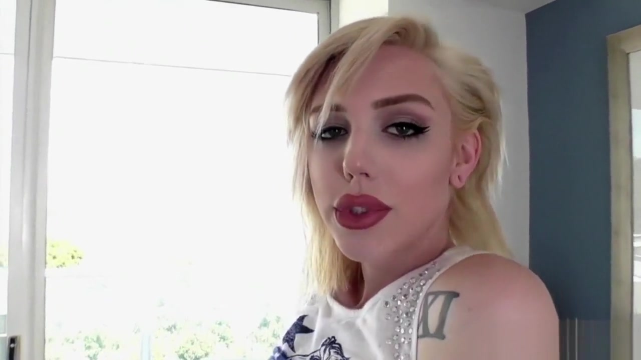Blonde fair skinned TS babe Annabelle Lane anal and facial
