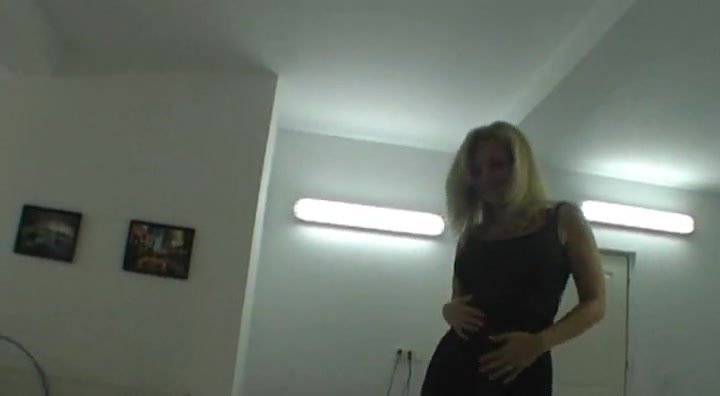 Wild blond chick lapdances in sexy lingerie