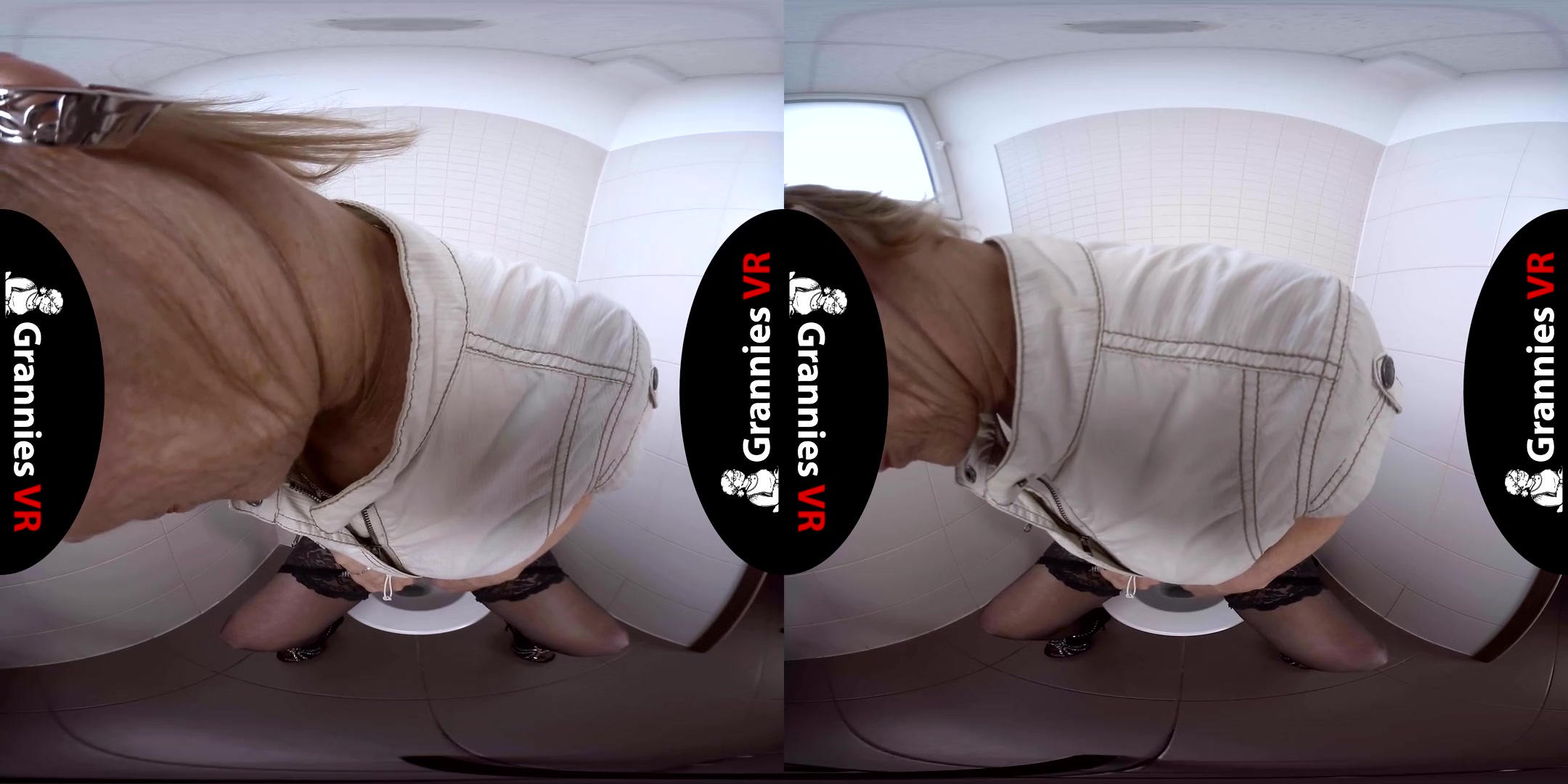 Lady Diana Tinkling on the Toilet - Granny Fingering Peeing