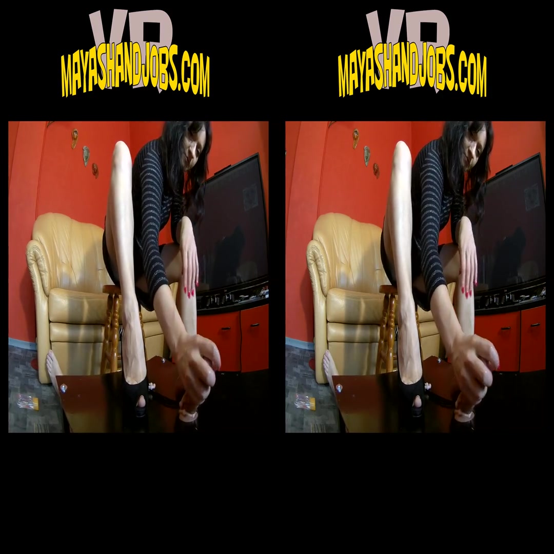 Maya in Feel My Feet On The Cockboard - MayasHandjobsVR