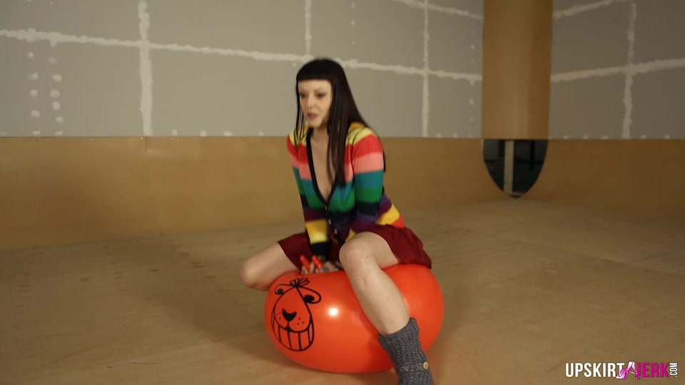 Shay Hendrix "Watch Me Bounce" - UpskirtJerk