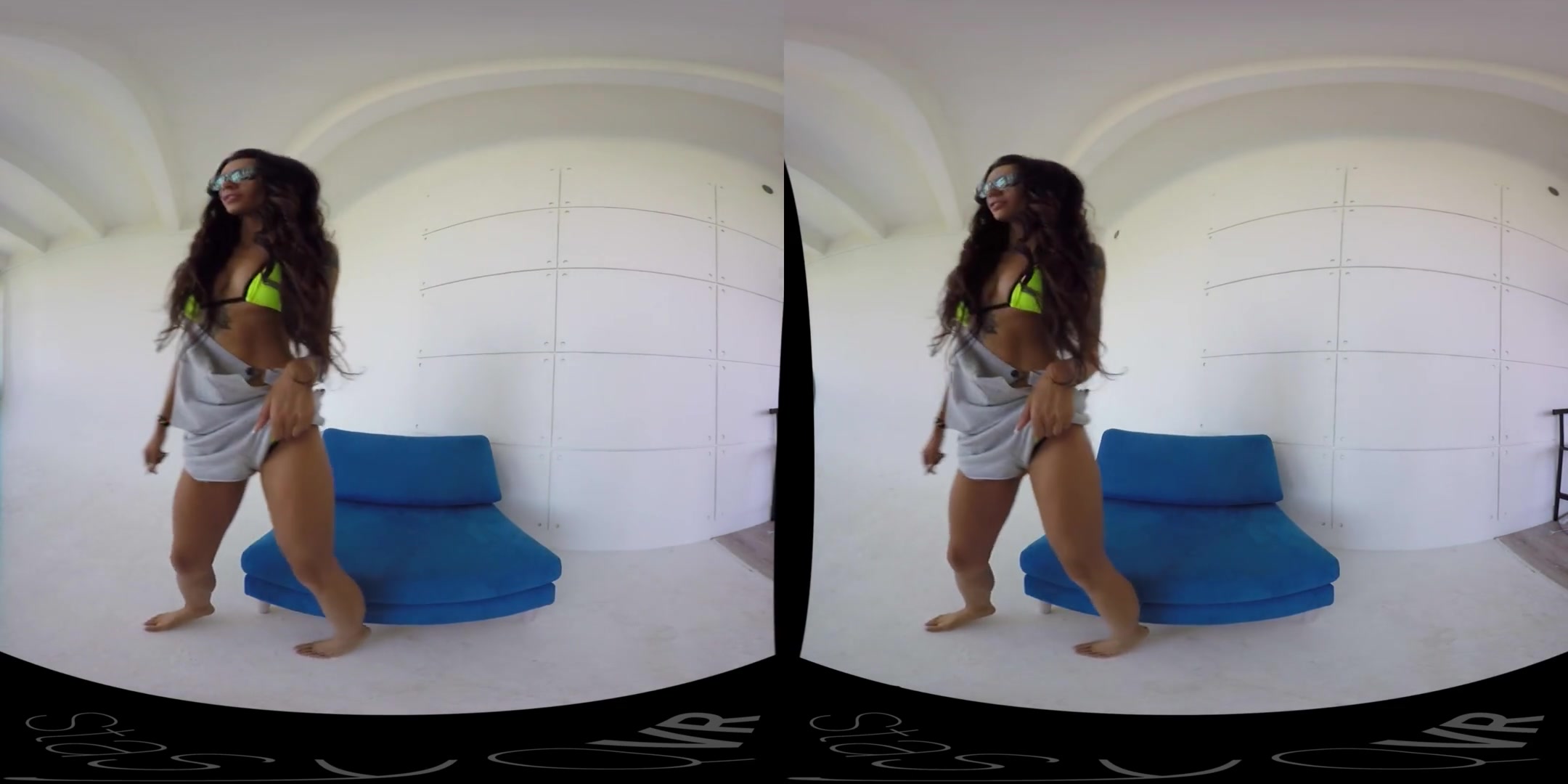 SunnyQ in Vacationing Hottie Ends Up Naked - StasyQVR