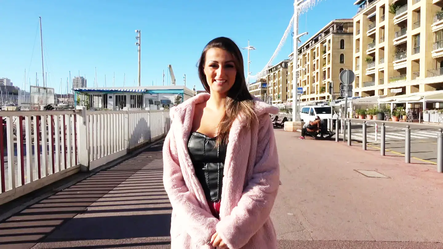 The new adventures of Lylou, a sex bomb in Marseille! - Jacquie et Michel TV