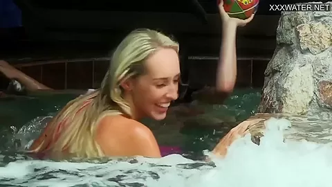 Hot Pornstar - Sexy Girls Eating Pussy By The Pool
