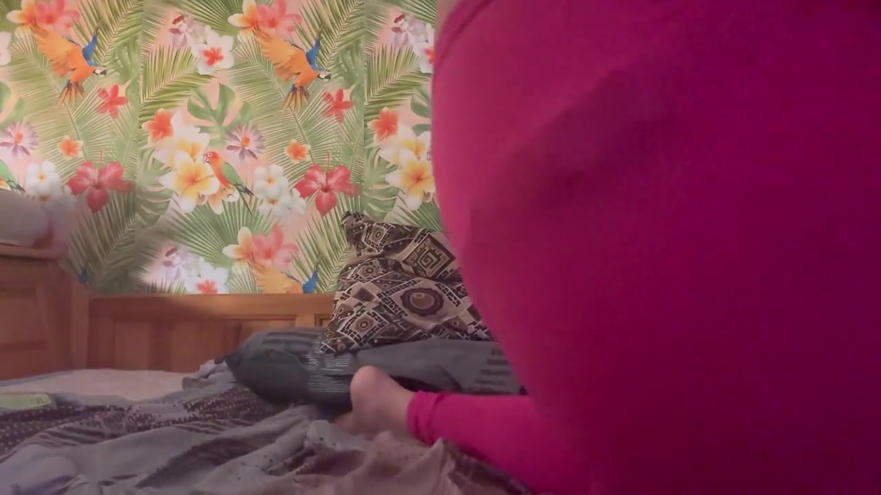 Step mommy With Giant Dick Fucks Her Tranny Roomate