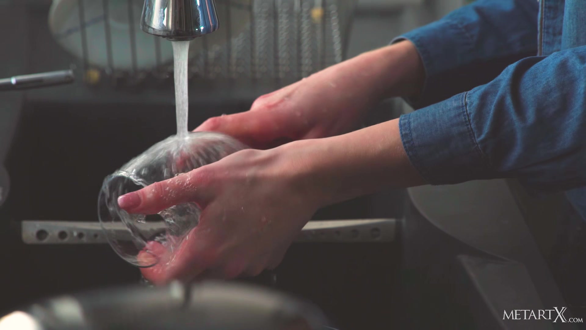 Dishwashing 2 - Amelia Gin - MetartX