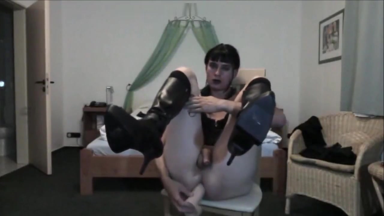 Lara darksome dildo On