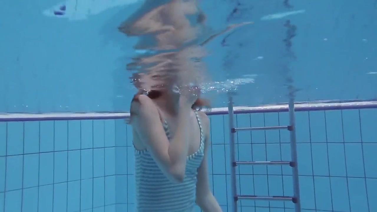 Super Hot Underwater Hairy Babe 5 Min With Anna Netrebko