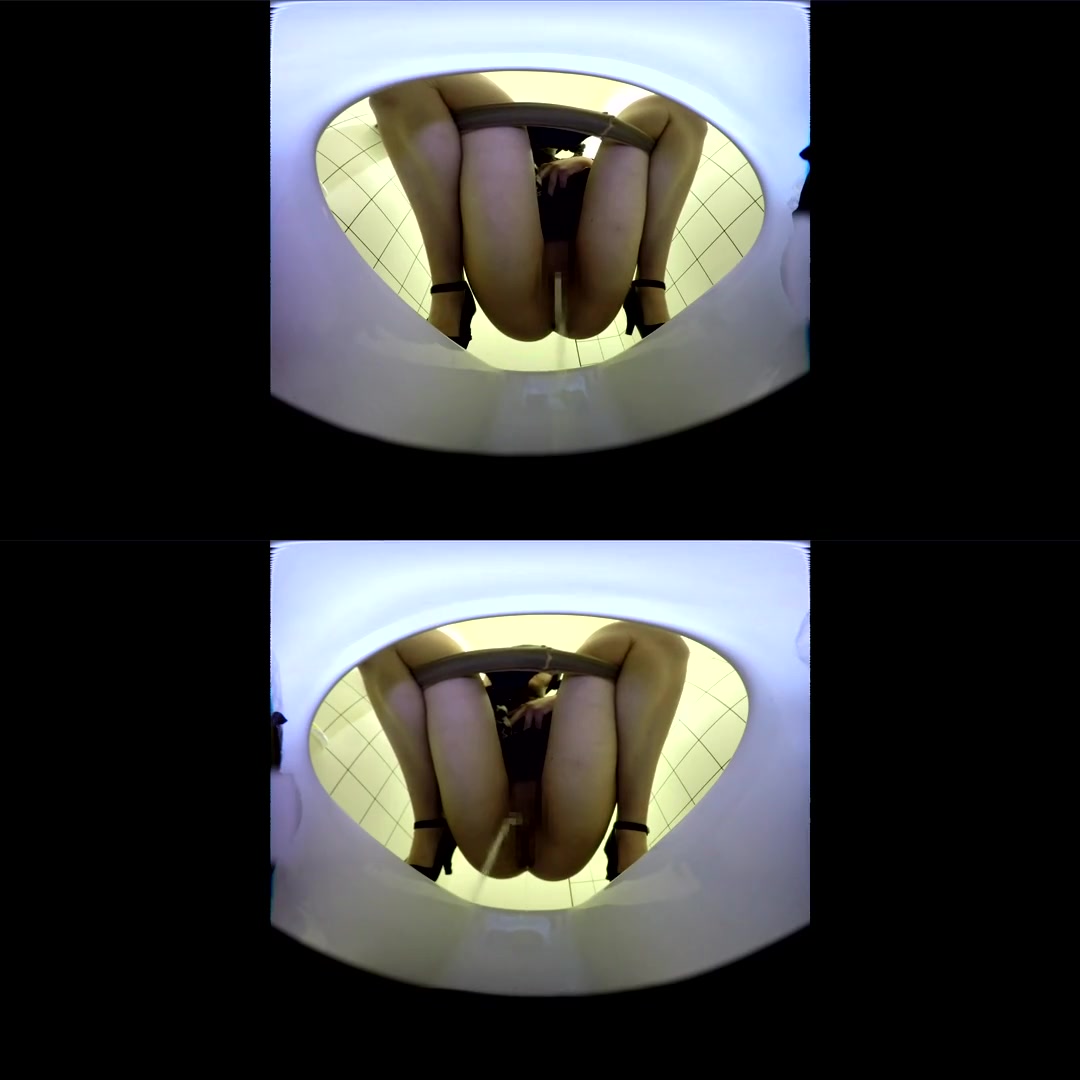 Public Toilet Urination - PetersPrimoVR