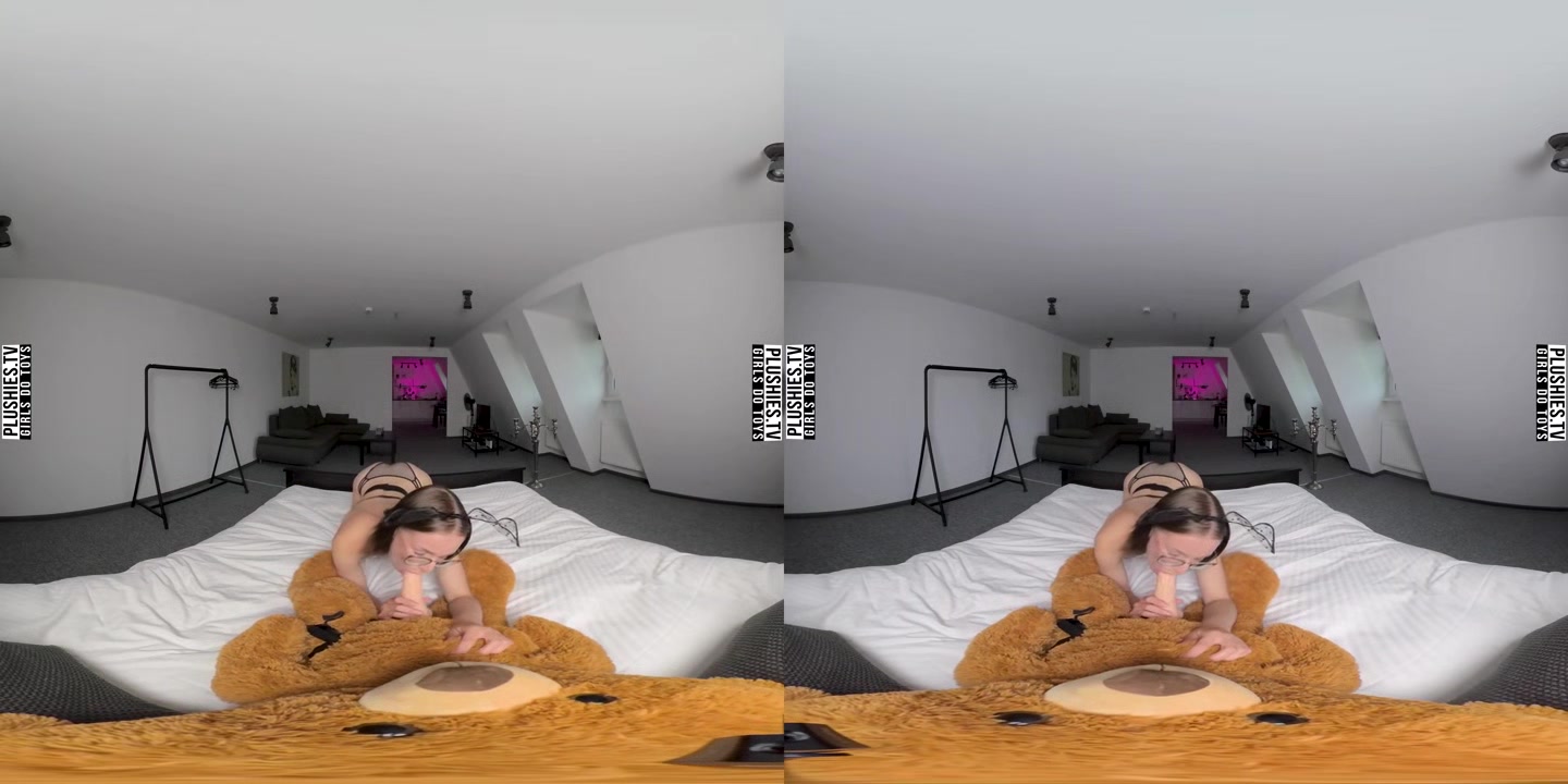 Home Alone With Toys - PlushiesVR