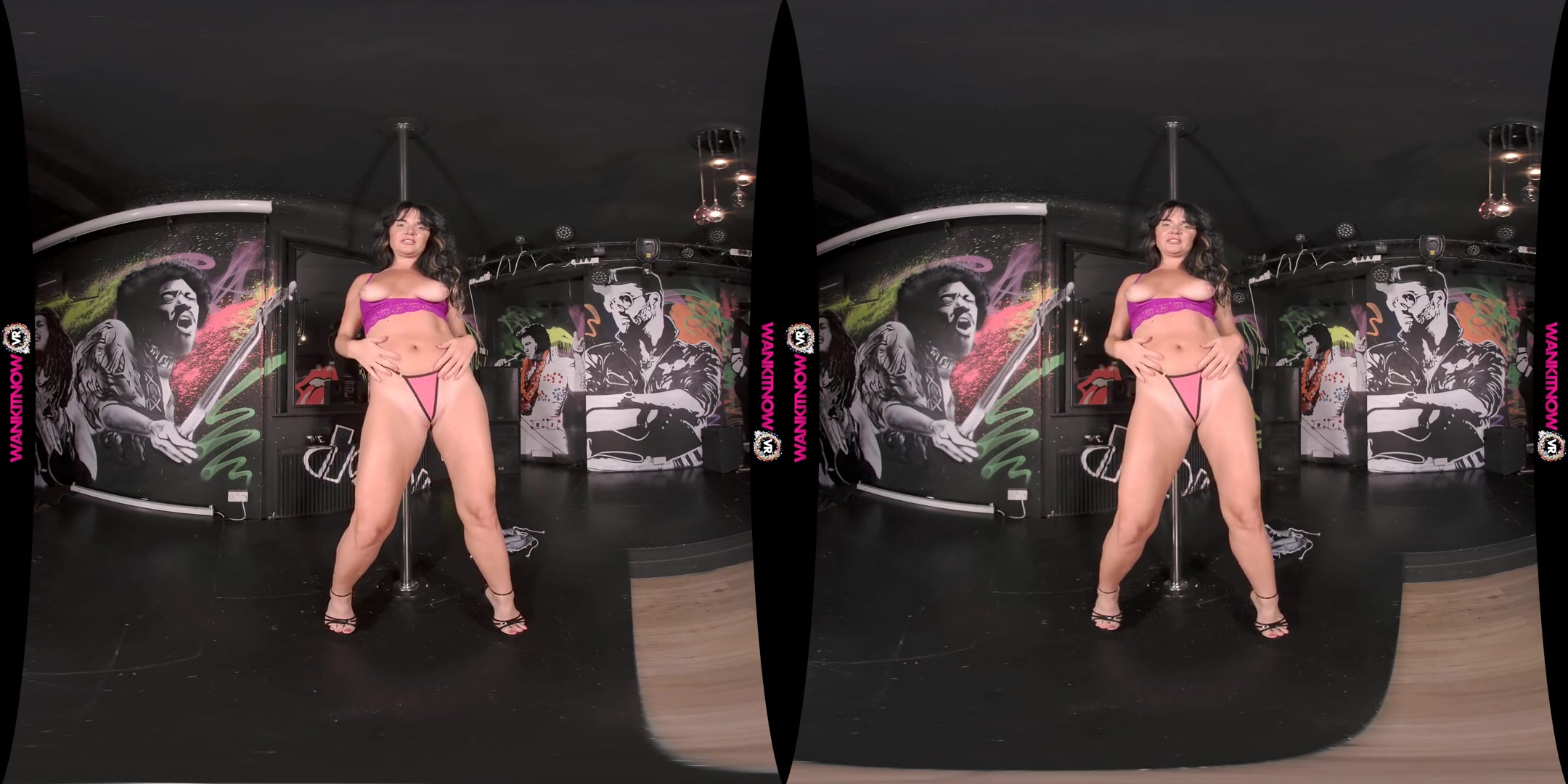 Front Row Seats - Jean Shorts Solo Model Striptease
