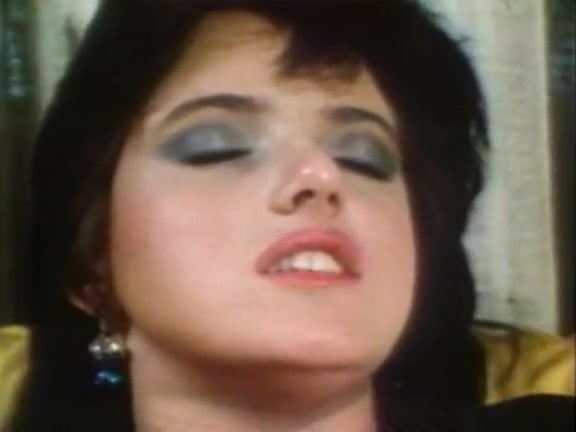 Christy Canyon, Bunny Bleu, Blondi in classic xxx video