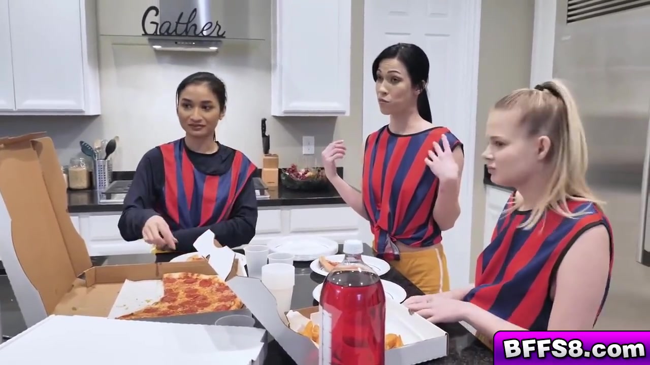 teens 18+ Giving Coach A Special Thank You - Diana Grace, Coco Lovelock And Avery Black