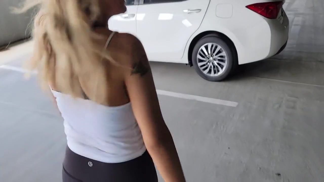 Picked Up A Big Natural Tits Girl At The Gym 7 Min With Alexis Kay