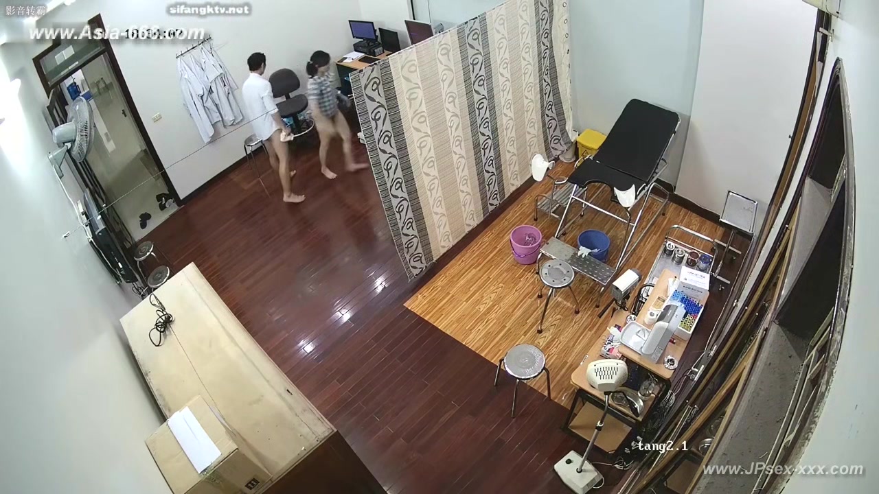 Hackers use the camera to remote monitoring of a lover's home life.615