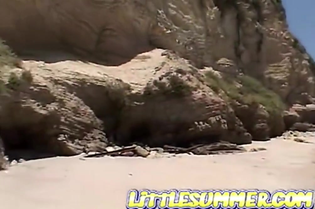 Fingered Pussy Closeup In Beach With Little Summer