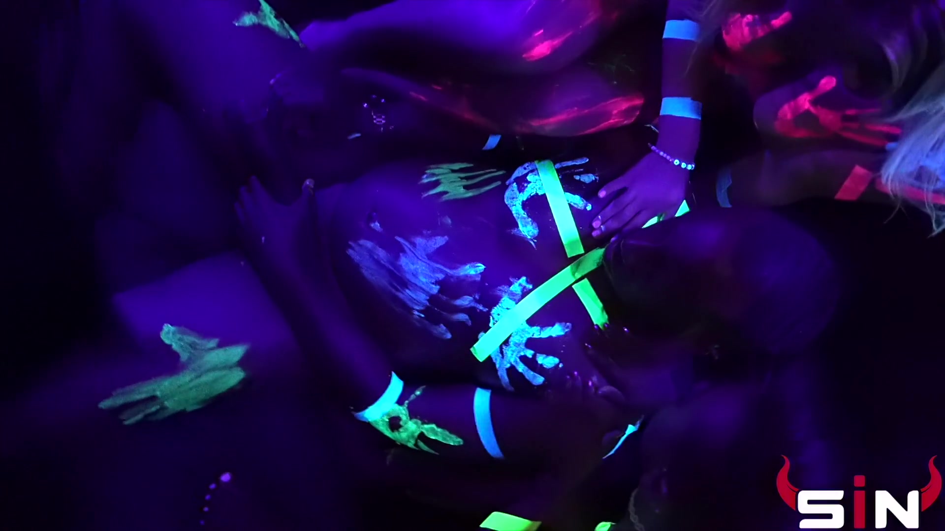 Night Light - Sex Movies Featuring I Sin