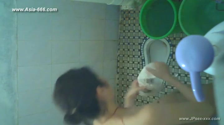 peeping chinese girls bathing.1