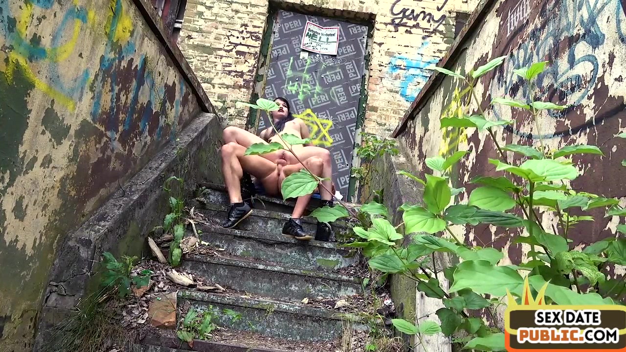 Real Gothic amateur bae fucked outdoor in public by sex date