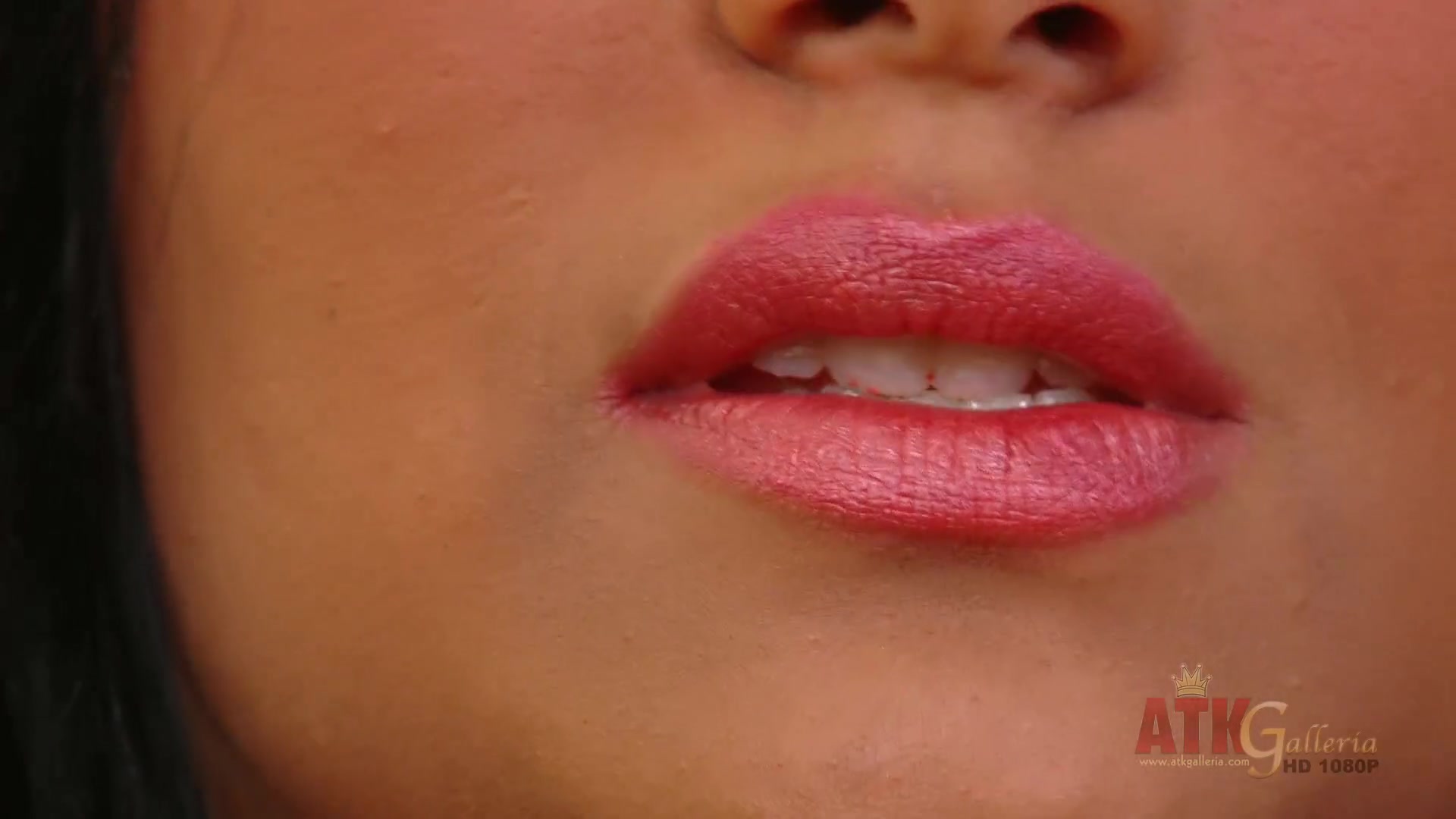 Violet toy in this girls snatch