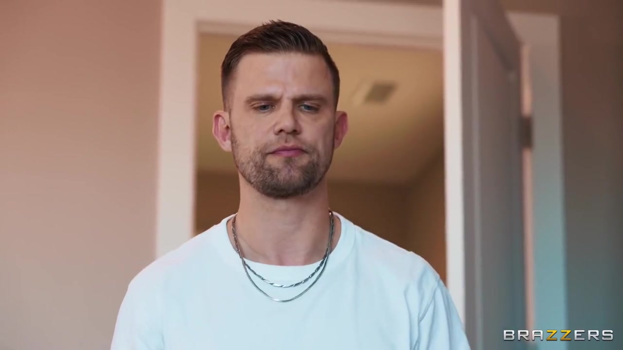 Uses Hayley Daviess Sexy Feet To Give Himself A Footjob - Vince Karter