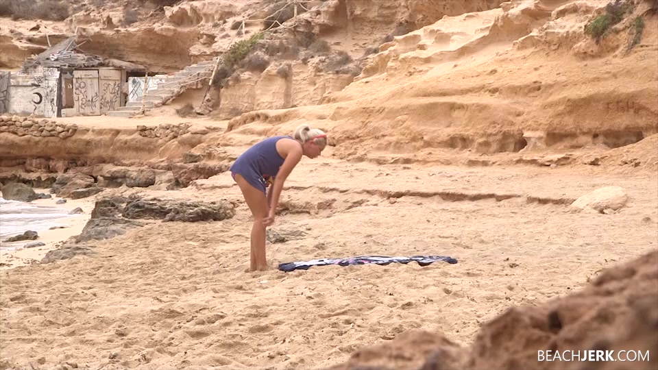 Perv On The Beach - BeachJerk