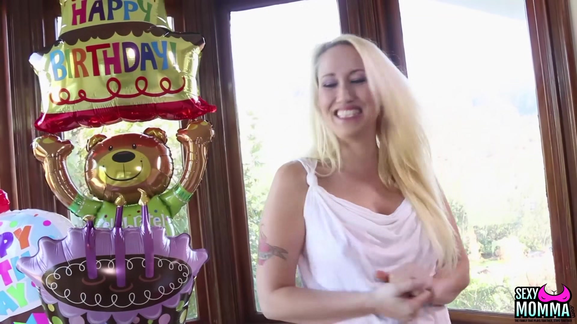 Sienna Gets the Best Present from Step Mommy, Alana! - Sexymomma