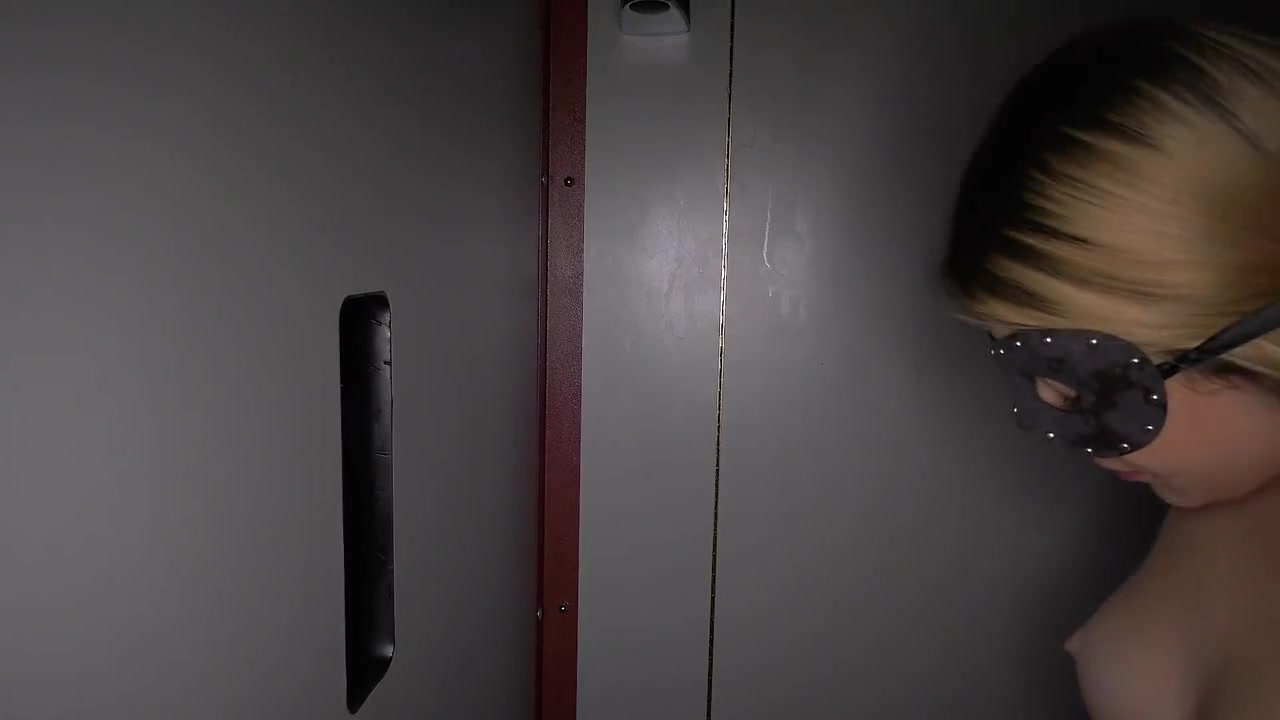 Masked Girlfriend Gloryhole