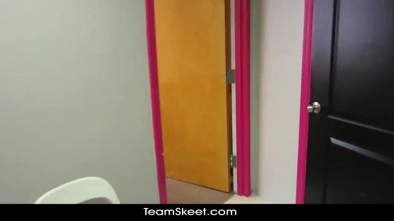 Latina bombshell with perfect body shapes enjoys facial