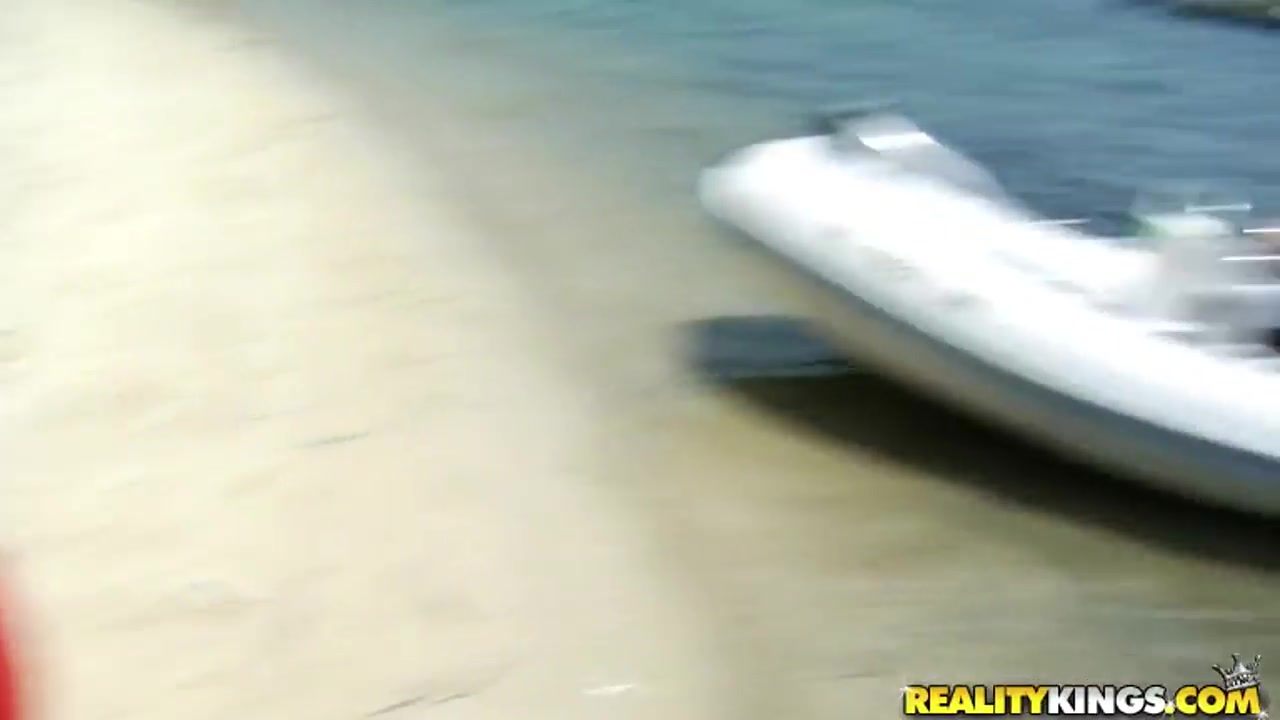 Hot ass milf reveals her tits on the boat