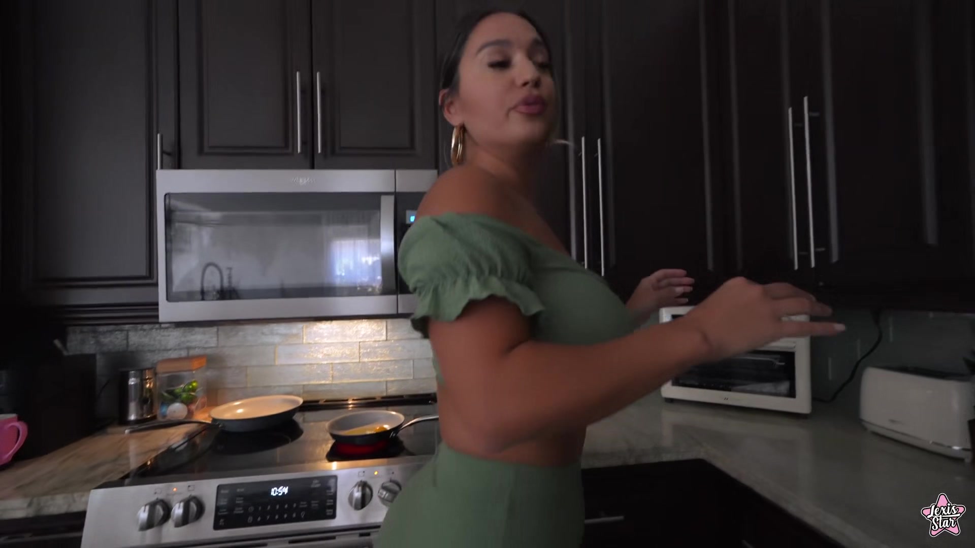 Omg Stepmom Gets Massive Facial - Lexis Star
