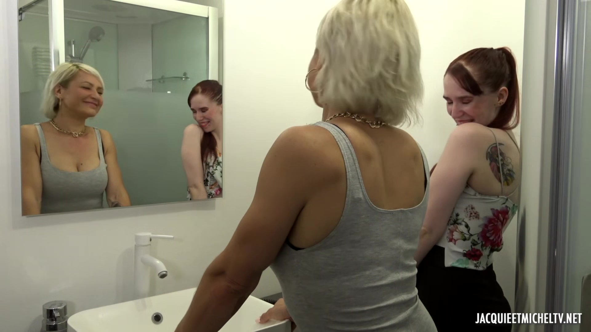MILF Kim wants a lesbian experience