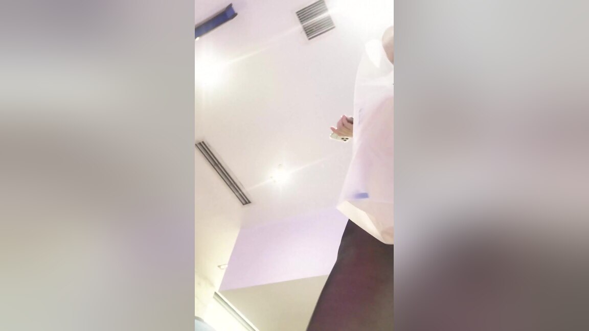 asian girl pissing in toilet