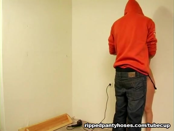 Brunette’s pantyhose torn to tatters