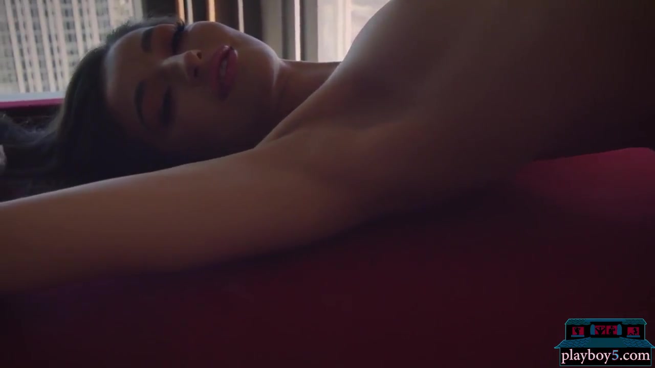Mia Malkova And Emily Willis - Petite teen 18+ And Bbw Milf Up Close With