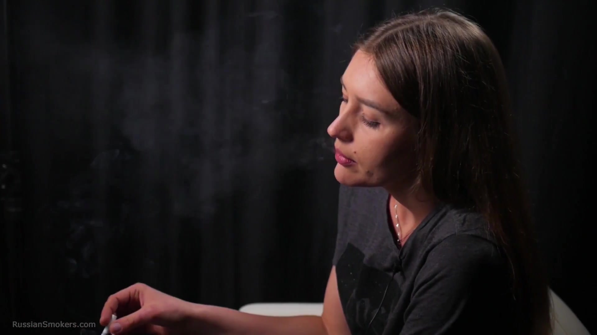 Kate Is Giving An Interview And Smoking 100mm Cigarettes