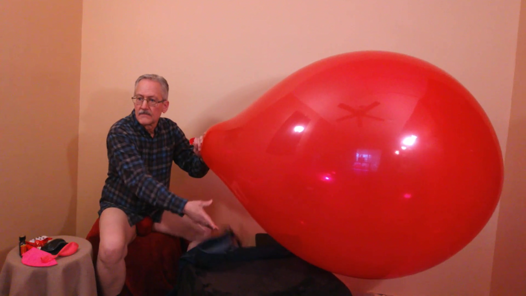 95 Step daddy Pops Two Giant Balloons And Cums - Balloonbanger