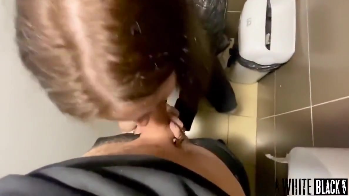 Stranger Made A Deep Blowjob For Money In A Cafe