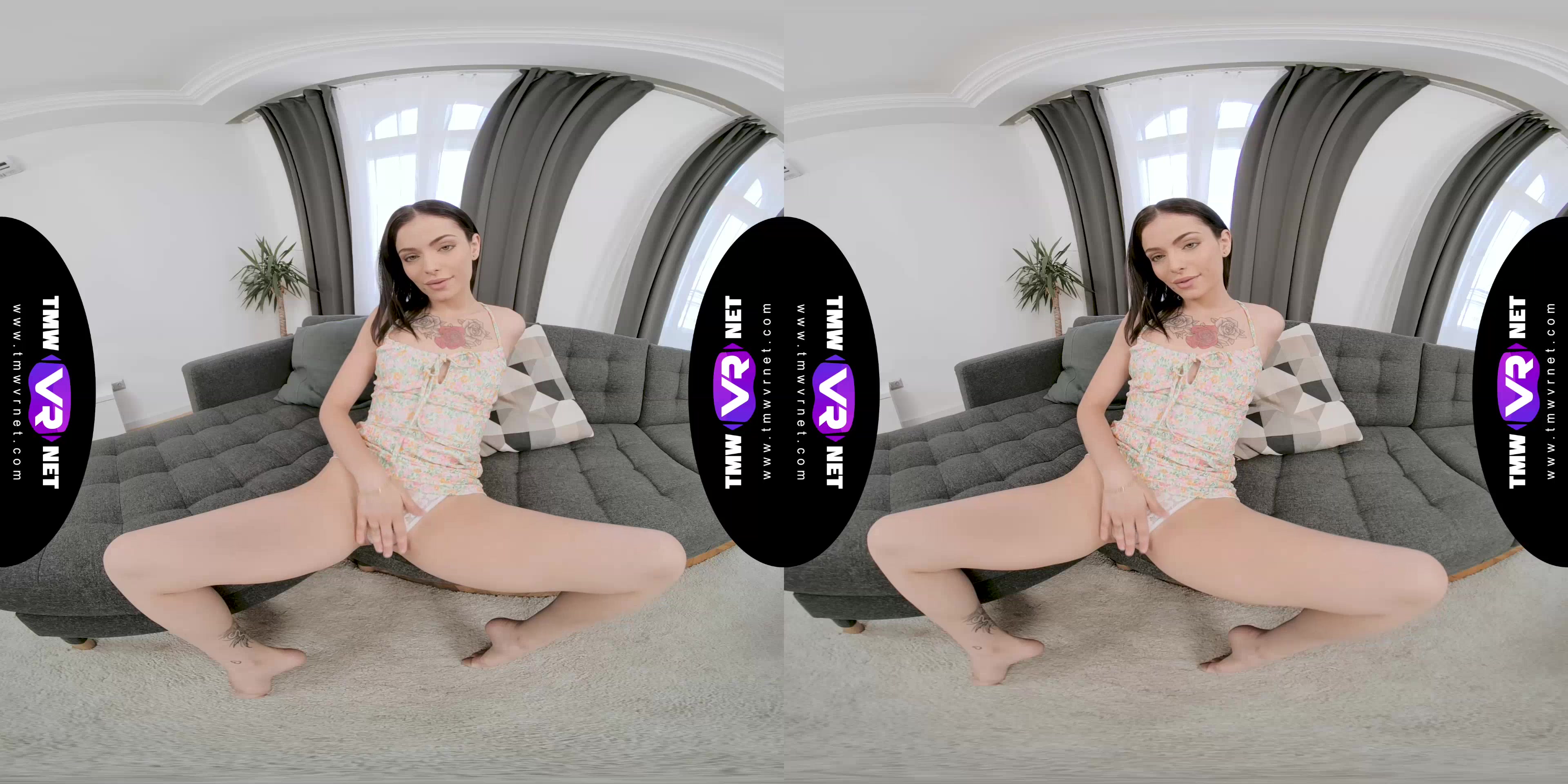 Cutie in need performs a striptease - TmwVRnet