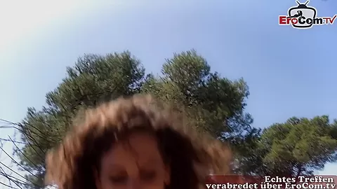 Heibe Schlampe Mit Locken Fickt Mit Einem Typen In Der Offentlichkeit Und Schluckt Sperma - Sei N