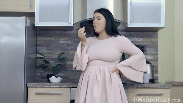 Adele Enjoys A Relaxing Striptease In Her Kitchen