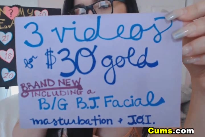Big Breasted Babe Shows Her Beautiful Assets