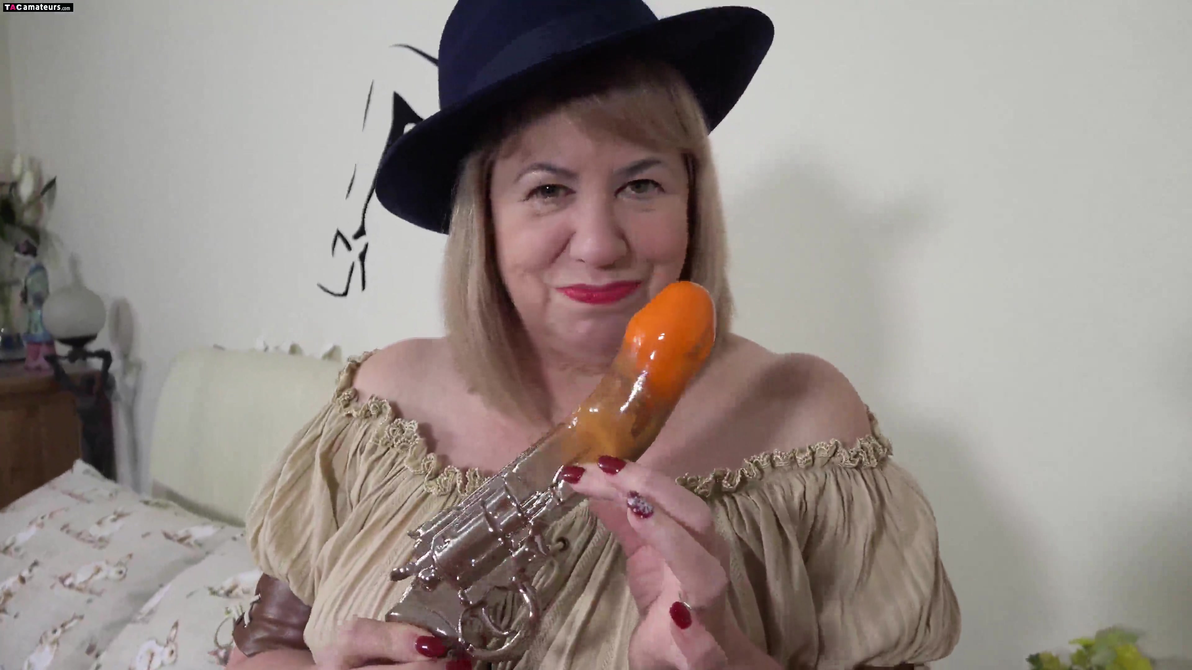 Ceramic Dildo - The Revolver Pt1 - SpeedyBee