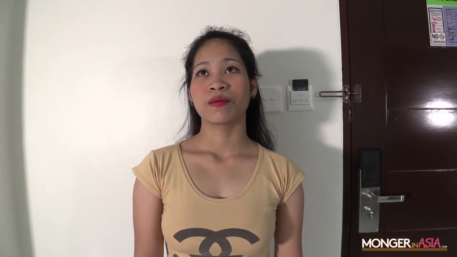 Big titty Filipina bangmaid blows the boss