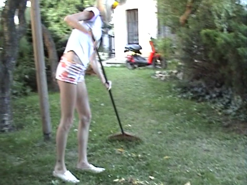 Katerina Sz. in outdoor video of an amateur hot blonde sucking rod