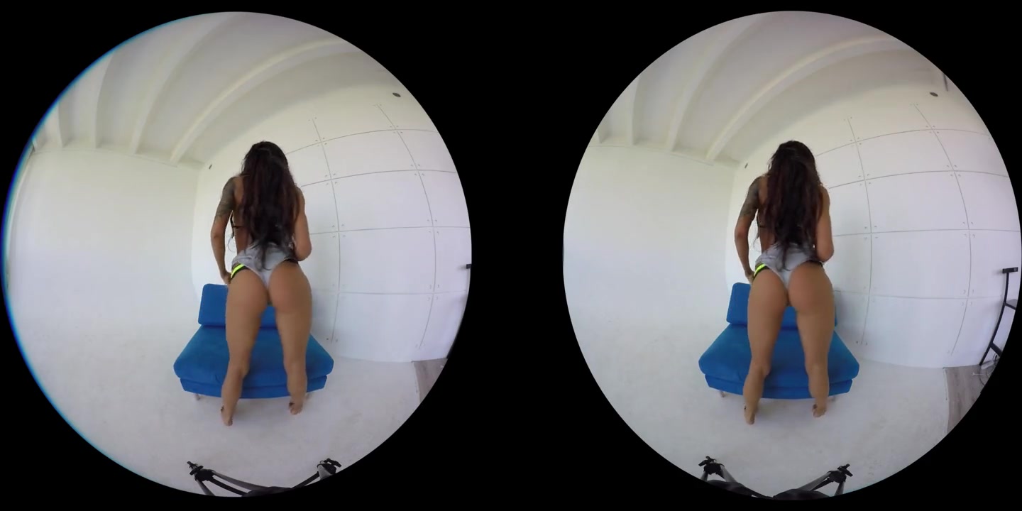 Vacationing Hottie Ends Up Naked