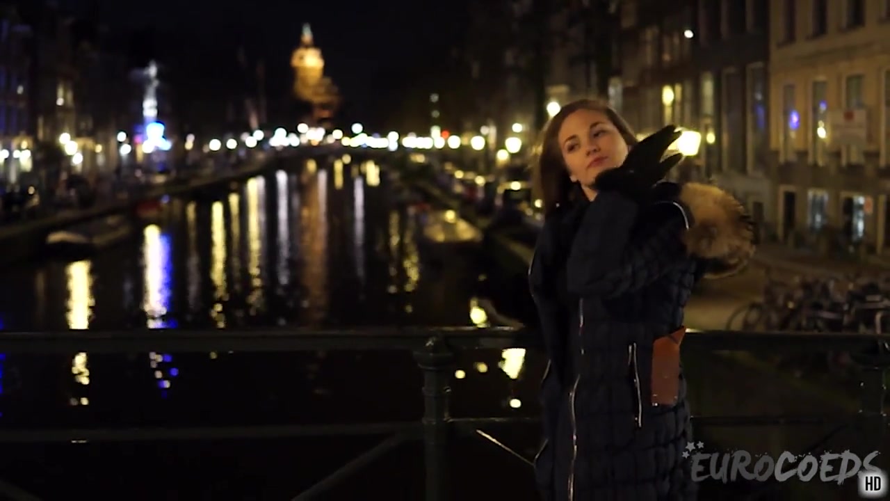 A Night Living On The Red Light District In Amsterdam With Mira - EuroCoeds