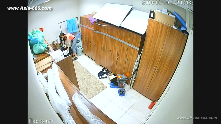 blonde changeroom.***