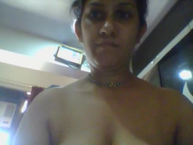 Floppy tits indian woman masturbates