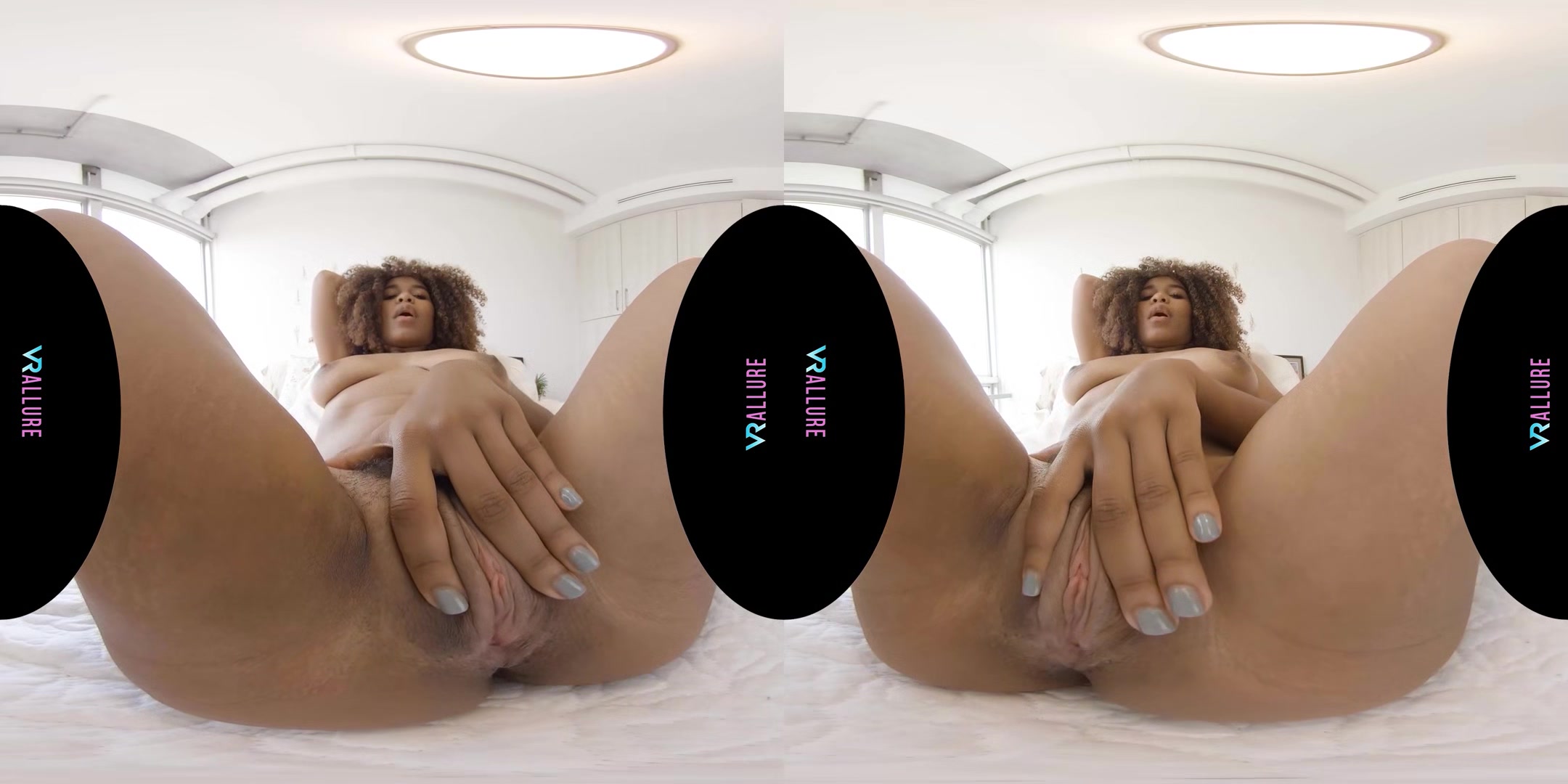 VRALLURE Come Hangout In My Bedroom!